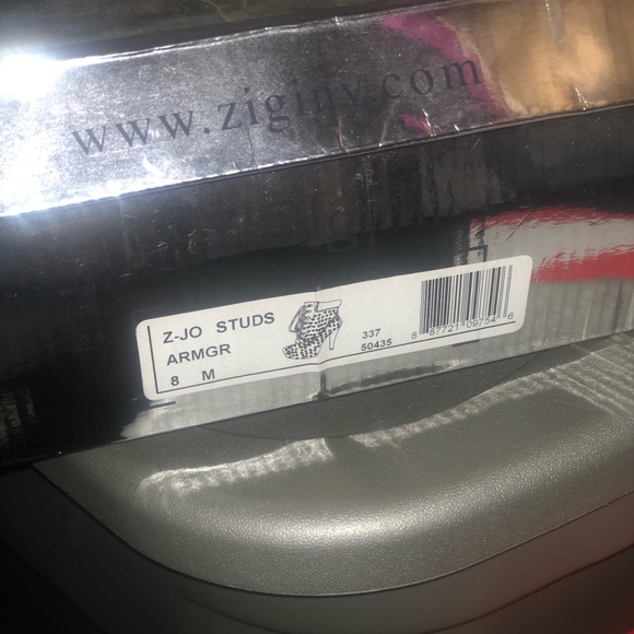 Shoes - Picture 4 of 6